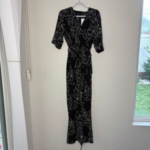 Gracia Jumpsuit Size Medium NWT Floral black white wide leg tie waist flow